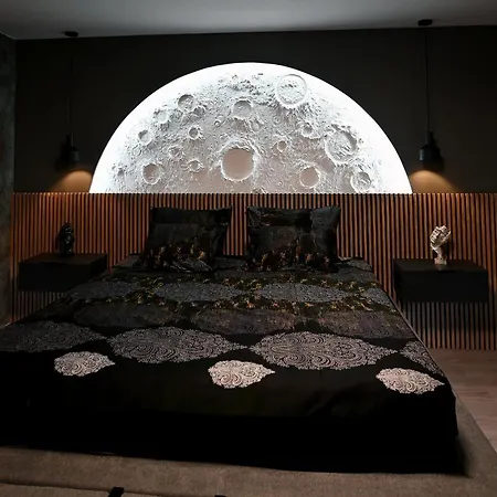 Clover - Moonlight Apartment